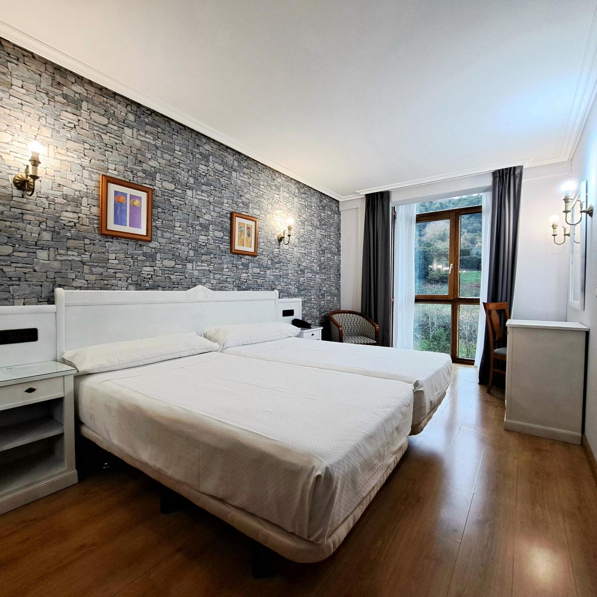 Hotel Ciudad Cangas De Onis Bagian luar foto
